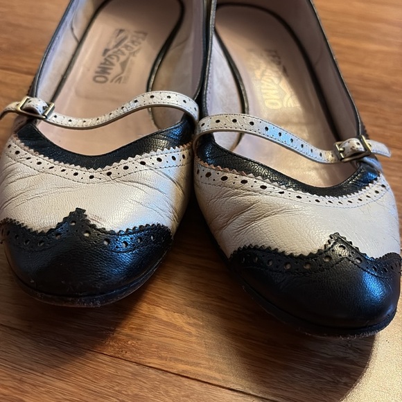 Salvatore Ferragamo Elegant Black and White Women's Shoes - size 10 - Picture 3 of 8